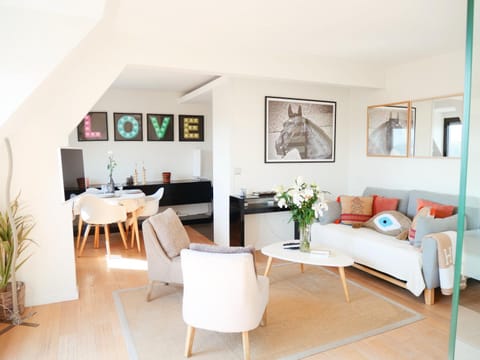 Living room, Seating area, Dining area