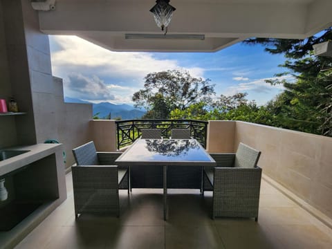 Balcony/Terrace, Mountain view