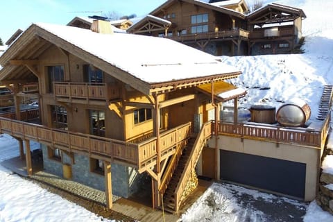 Superbe appartement dans luxueux chalet Mt Charvin Apartment in Notre-Dame-de-Bellecombe