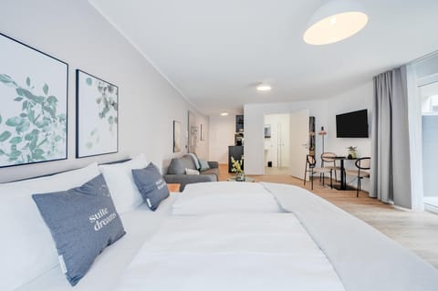 Living room, Photo of the whole room, Seating area, Bedroom