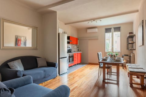 Kitchen or kitchenette, Living room, Seating area, Dining area, minibar, pet friendly, stove, air conditioner