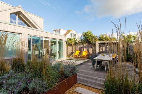 Property building, Patio, Garden