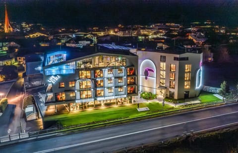 Property building, Night, Location