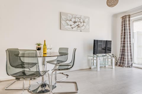Communal lounge/ TV room, TV and multimedia, Living room, Seating area