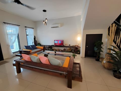 TV and multimedia, Living room, Seating area, Evening entertainment, fireplace, air conditioner