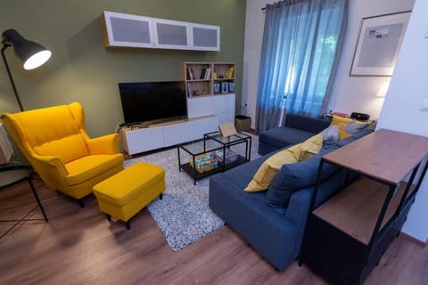 Downtown luxury apartment with backyard Apartment in Volos