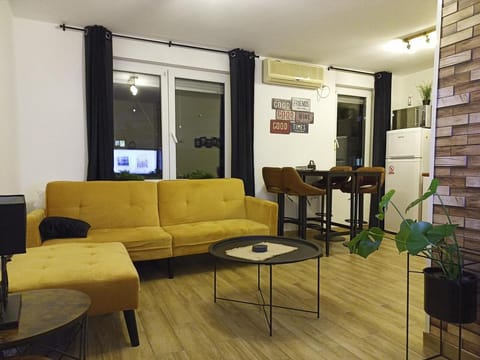 Living room, Seating area, Dining area, air conditioner