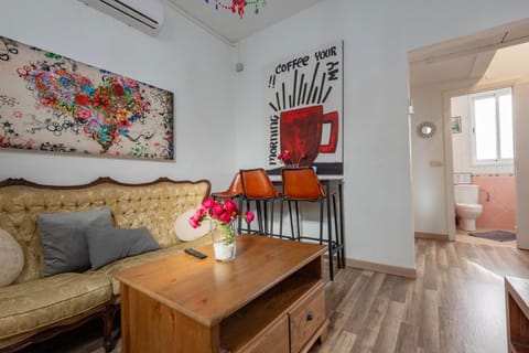 Photo of the whole room, Seating area, Dining area, air conditioner