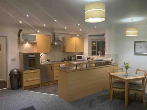 Kitchen or kitchenette, Dining area, oven, pet friendly, stove