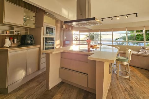 Natural landscape, Kitchen or kitchenette, Living room, Seating area, Dining area, Sea view, air conditioner