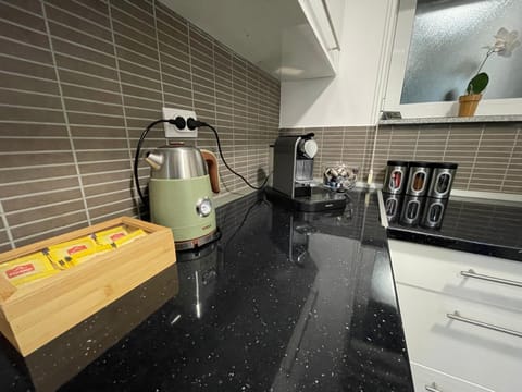 Coffee/tea facilities, Kitchen or kitchenette
