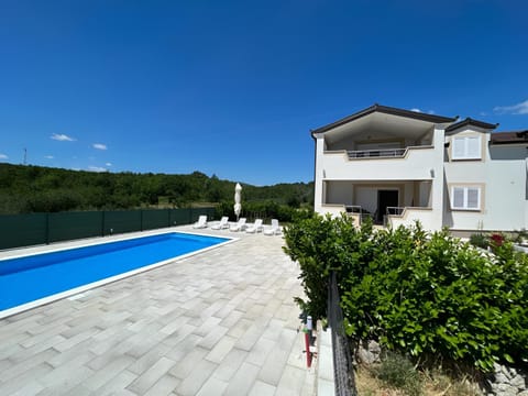 Property building, Day, Pool view, Swimming pool