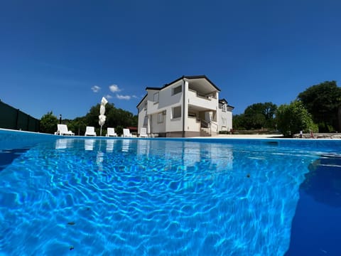 Property building, Day, Pool view, Swimming pool, sunbed