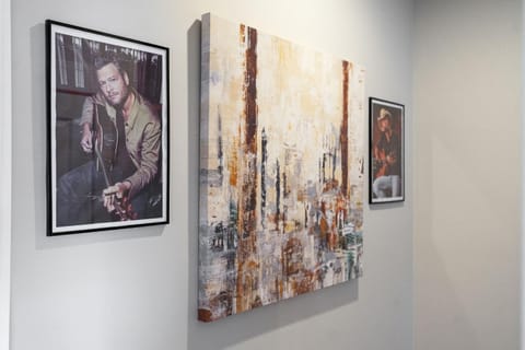 The Celebrity - Minutes to Broadway with a Balcony Apartment in Nashville