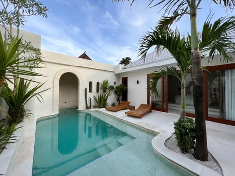 Property building, Pool view, Swimming pool, sunbed