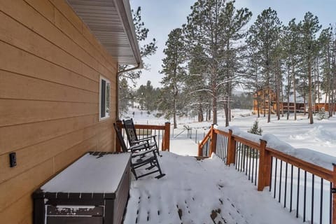 Property building, Day, Natural landscape, Winter, View (from property/room), Balcony/Terrace