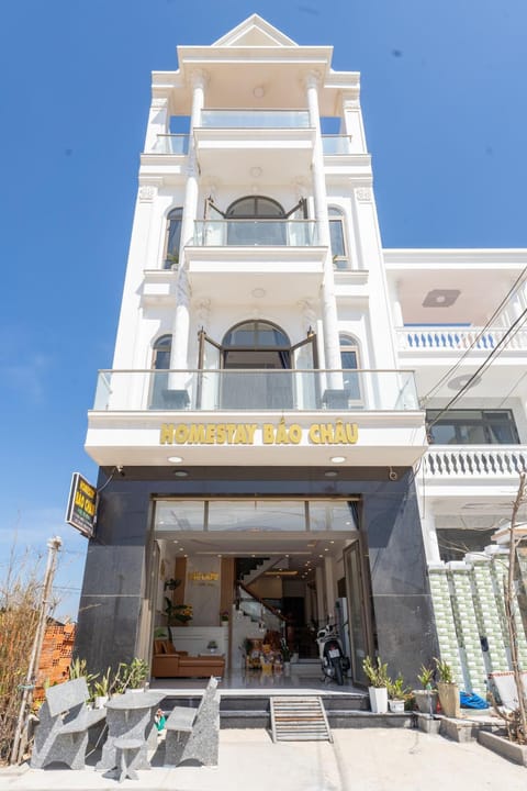 Property building, Day