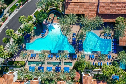 Pool view, Swimming pool, sunbed
