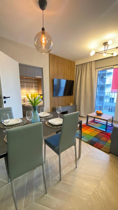 Communal lounge/ TV room, TV and multimedia, Living room, Seating area, Dining area, Evening entertainment