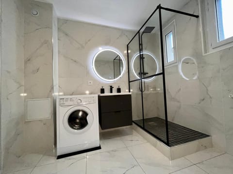 Shower, Bathroom, washing machine