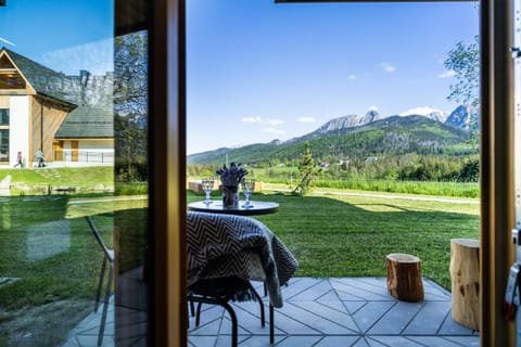Patio, Mountain view