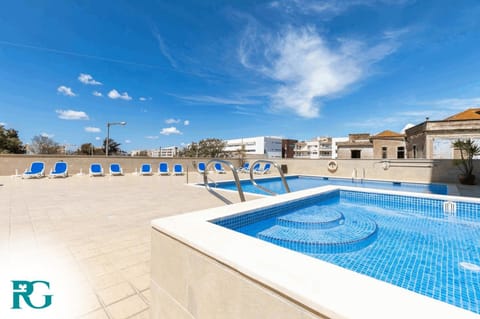 Swimming pool, sunbed