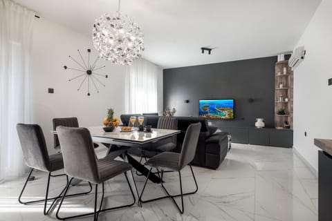 Living room, Dining area