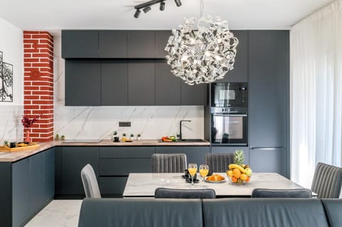 Kitchen or kitchenette, Food and drinks, Dining area, minibar, pet friendly, stove