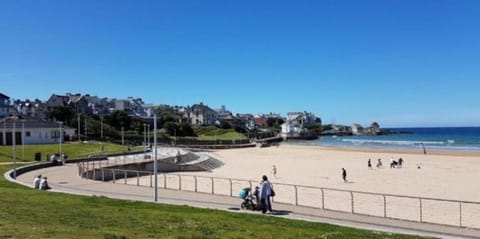 Central Portrush Apt by the Beach -Golf Terrace 4 Apartment in Portrush
