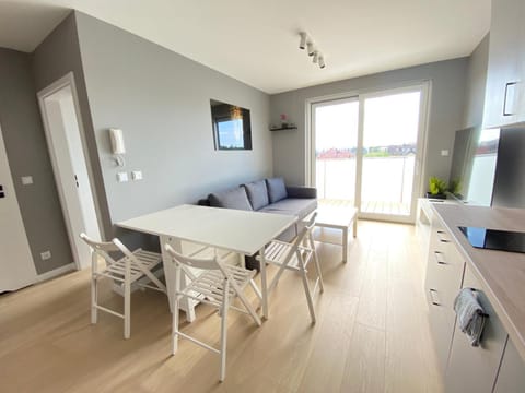 TV and multimedia, Kitchen or kitchenette, Living room, Seating area, Dining area, minibar