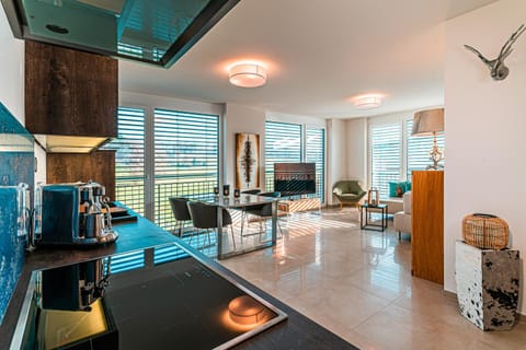 Kitchen or kitchenette, Living room, Seating area, Dining area, dishwasher, minibar, pet friendly, stove, toaster