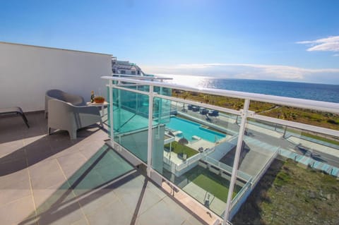 Natural landscape, View (from property/room), Balcony/Terrace, Pool view, Sea view, Swimming pool