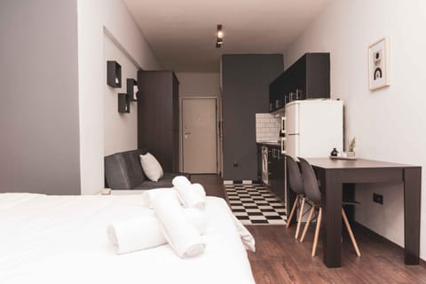 Bed, Living room, Dining area, kitchen