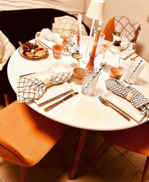 Dining area, Food