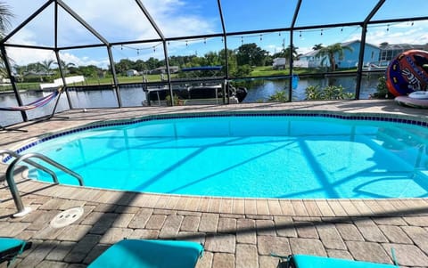 House With A Boat - Boat, Heated Pool, Fishing House in Port Charlotte