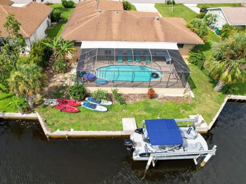 House With A Boat - Boat, Heated Pool, Fishing House in Port Charlotte