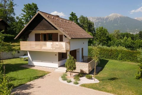 Private green getaway House in Bled