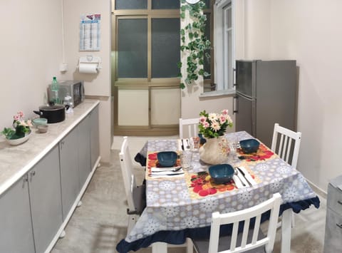 Communal kitchen, kitchen, kitchen