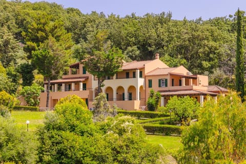 Property building, Day, Natural landscape, Garden, Garden view