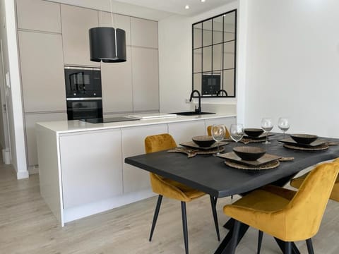 Coffee/tea facilities, Kitchen or kitchenette, Dining area, minibar, pet friendly, stove, toaster