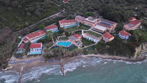 Property building, Nearby landmark, Day, Natural landscape, Bird's eye view, View (from property/room), Beach, Pool view, Sea view, Area and facilities, Swimming pool, Location, acessibility