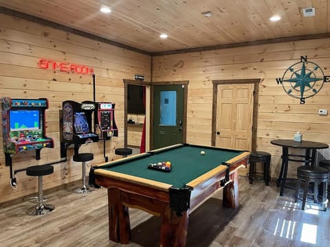 ERN840 - Splashin' Chalet - Brand New Cabin with Indoor Pool! Great Location! cabin Cabin in Pigeon Forge