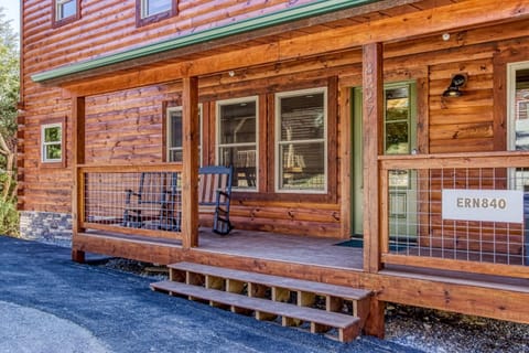 ERN840 - Splashin' Chalet - Brand New Cabin with Indoor Pool! Great Location! cabin Cabin in Pigeon Forge