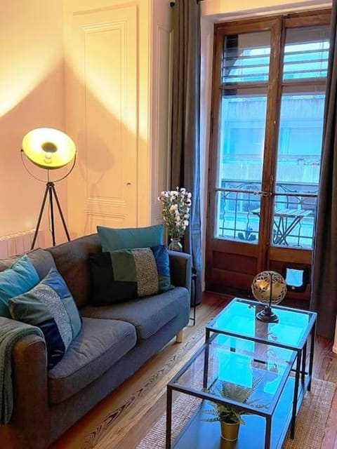 P&R 2, 2 bedroom, close to center, Plainpalais Apartment in Geneva