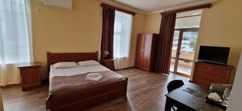 Bed, Living room