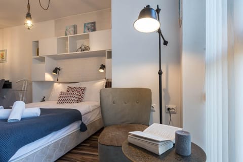 Bed, Photo of the whole room, Seating area, Bedroom, towels
