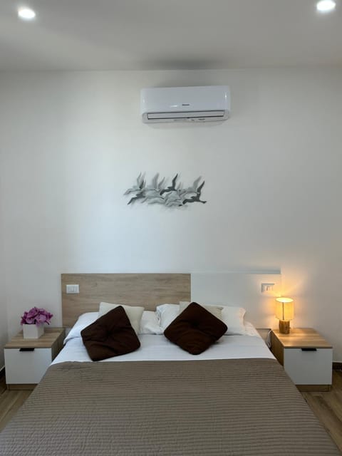 Bedroom, Internal: Not applicable to any particular room