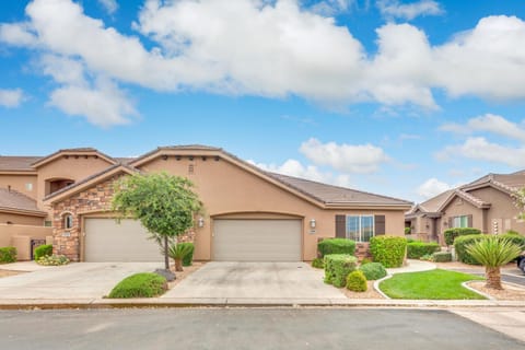 Coral Ridge 1889 Golf Course View, Spacious yard House in Washington