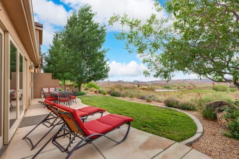 Coral Ridge 1889 Golf Course View, Spacious yard House in Washington