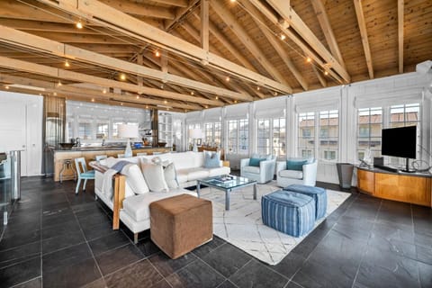 BEACH FRONT Seaside Home - Outside the Box - 4BR 4,5BTH home House in Seaside